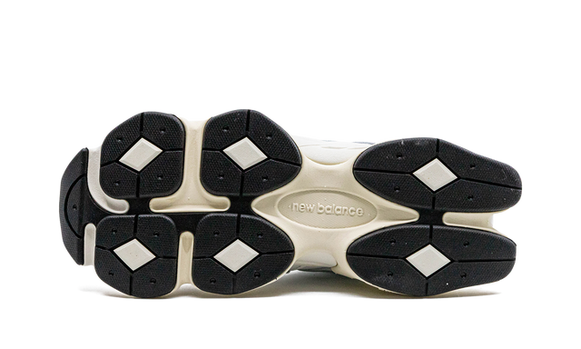 9060 White Black