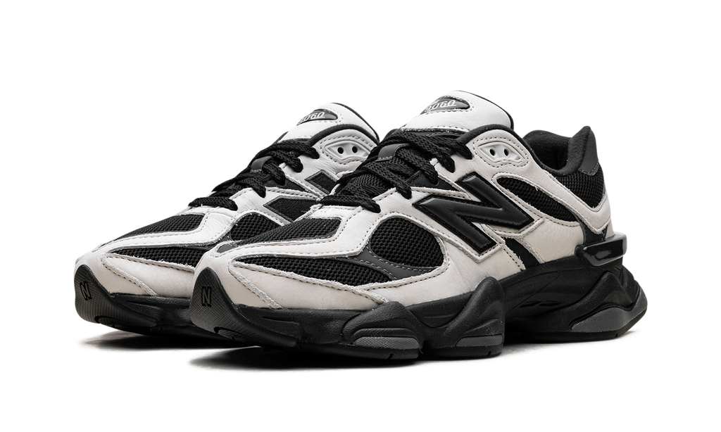 9060 Off White Black