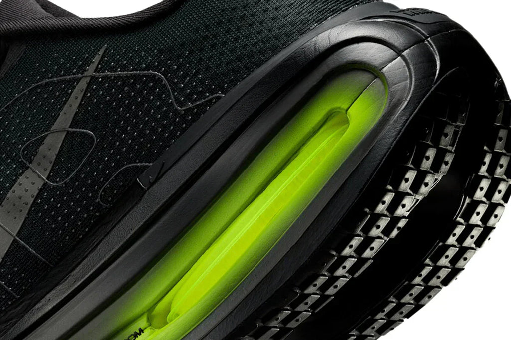 Vomero Premium Black Volt