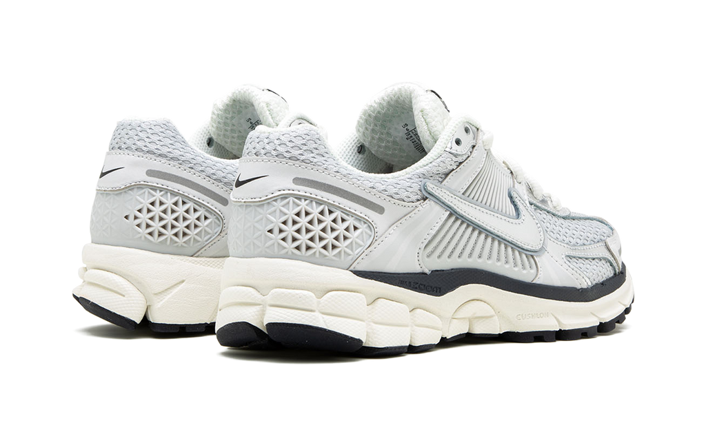 Zoom Vomero 5 Photon Dust Metallic Silver